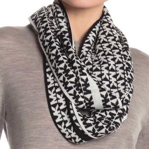 Michael Kors Infinity Scarf Black/White
